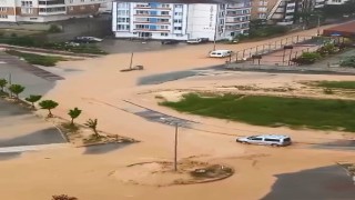 Kastamonuda 15 dakika süren yağış hayatı olumsuz etkiledi
