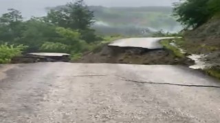 Kastamonuda kuvvetli sağanak sebebiyle yol ve köprüler zarar gördü, bazı köylere ulaşım kapandı