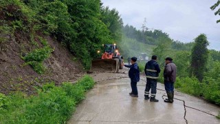 Kastamonuda şiddetli sağanak 38 köye ulaşımı kapattı