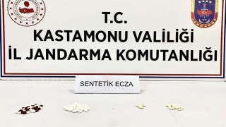Kastamonuya getirdiği uyuşturucu maddeyi piyasa sürmek isteyen iki şahıs gözaltına alındı