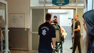 Kavga büyüdü, kafasında ve elinde kesiklerle hastaneye kaldırıldı