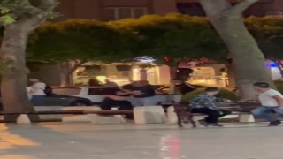 Kavgayı film izler gibi izlediler