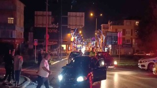 Kavşakta yaşanan kaza trafiği kilitledi