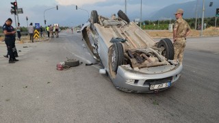 Kazada otomobil ters döndü: 1 ölü, 3 yaralı