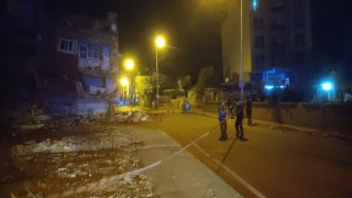 Kırıkhanda ağır hasarlı 4 katlı bina çöktü