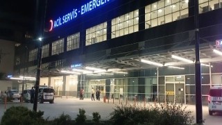 Kız arkadaşını eve kabul etmeyen annesini darp ederek hastanelik etti