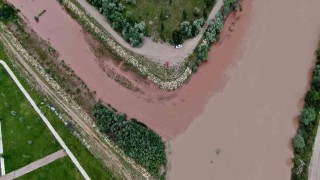 Kızılırmaka rengini veren Fadlum Çayı, artan yağmurlarla coştu