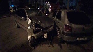 Kontrolden çıkan araç park halindeki otomobillere çarptı