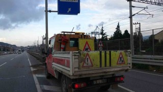 Kontrolden çıkan otomobil bariyere çarptı: 4 yaralı