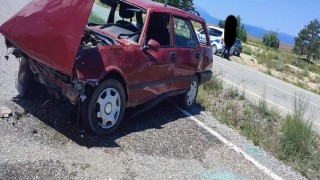 Kontrolden çıkan otomobil karşı şeride savruldu: 1 yaralı