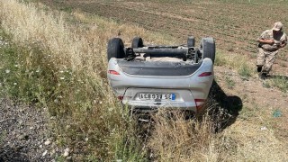 Kontrolden çıkan otomobil yol kenarına savruldu: 1 yaralı