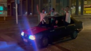 Konvoy oluşturarak trafikte tehlike saçan 7 araca ceza