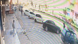 Konyada motosiklet otomobile çarptı:1 yaralı