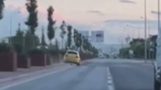 Konyada ticari taksi takla attı, ölümlü kaza anbean kameraya yansıdı