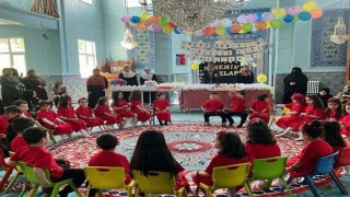 Kuran kursu öğrencilerinden yılsonu etkinliği