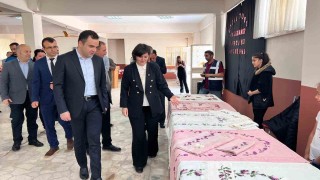 Kursiyerlerin el sanatları ürünleri beğeniye sunuldu