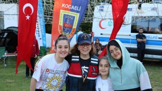 Kuruluş yıl dönümlerini çocuklarla kutladılar