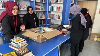 Kütahya Necip Fazıl Kısakürek Anadolu Lisesinde kitap toplama kampanyası