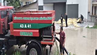Kütahya OBM personeli sel baskınlarında su tahliyelerine destek verdi