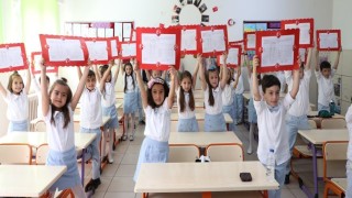 Kütahyada 98 bin 465 öğrenci, 595 okulda karne heyecanı yaşadı