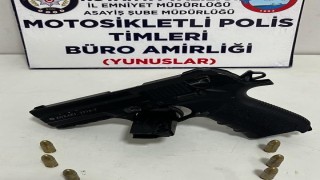 Kütahyada bir kişinin üzerinde ruhsatsız tabanca ele geçirildi