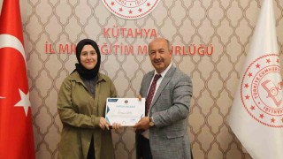 Kütahyada kompozisyon yarışmasında dereceye giren öğrenciler ödüllendirildi