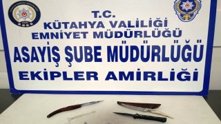 Kütahyada polisin dur ihtarına uymayarak kaçan araçta uyuşturucu ele geçirildi