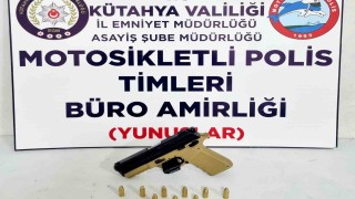 Kütahyada Yunus Timleri ruhsatsız tabanca ele geçirdi