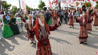 Lapsekide Kiraz Festivali başladı