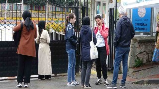 LGS adayları içerde aileleri dışarıda ter döküyor