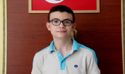 LGS’den tam puan alan Adanalı Yusuf Emre, deprem sürecinde test çözerek rahatlamış