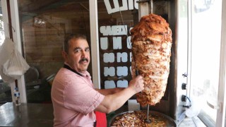 Lokantası yıkıldı, konteyner çarşıda dönerci oldu