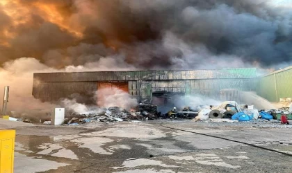 Manisa’da geri dönüşüm tesisinde yangın/ Ek fotoğraflar