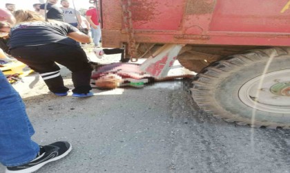 Manisada servis otobüsü ile traktör çarpıştı: 1 kişi öldü, 10 kişi yaralandı