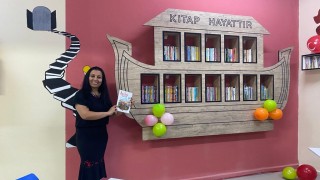 Manisalı öğretmen 7 yılda okullara 14 kütüphane kazandırdı