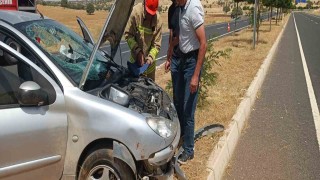 Mardinde kontrolden çıkan otomobil refüje çıktı: 2 yaralı