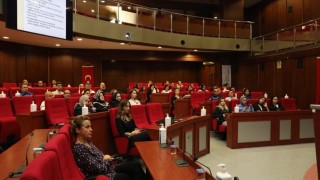 Masa başı çalışan personele ergonomi eğitimi