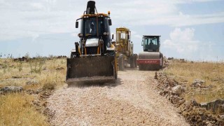 Merkez ve kırsalda yol çalışmaları devam ediyor