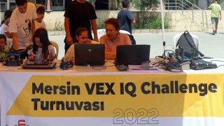 Mersin Büyükşehir Belediyesi, geleceğin yazılımcılarına temel oluyor