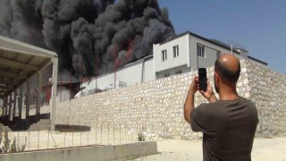 Mersin Silifke OSBde mobilya fabrikası yangını, ekipler müdahale ediyor