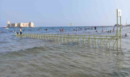 Mersinde plajlar Kurban Bayramında doldu taştı