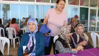 Mersinde yaş almış vatandaşlar 80ler etkinliğinde bir araya geldi