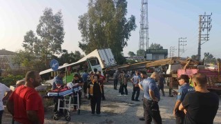 Mersinde yolcu otobüsü önce kamyona, ardından tıra çarptı: 1 ölü, 28 yaralı