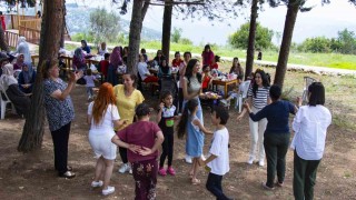 Mersindeki depremzedeler piknik etkinliğinde moral buldu