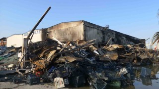 Mersindeki plastik fabrikasında çıkan yangında hasarın boyutu gün ağarınca ortaya çıktı