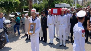 Mersinli şehidi binlerce kişi uğurladı