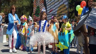 Minik öğrenciler çevre kirliliğine dikkat çekti