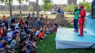 Minikler Hacivat-Karagöz gösterisi ile eğlendi