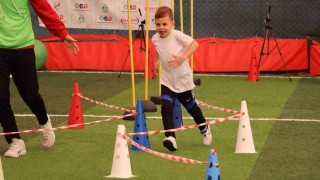 Minikler halı sahada ter döktü