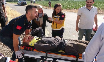 Motosiklet ile otomobil çarpıştı: 2 yaralı